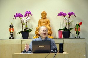 果傳法師弘講藥師如來法門—認識《藥師經》