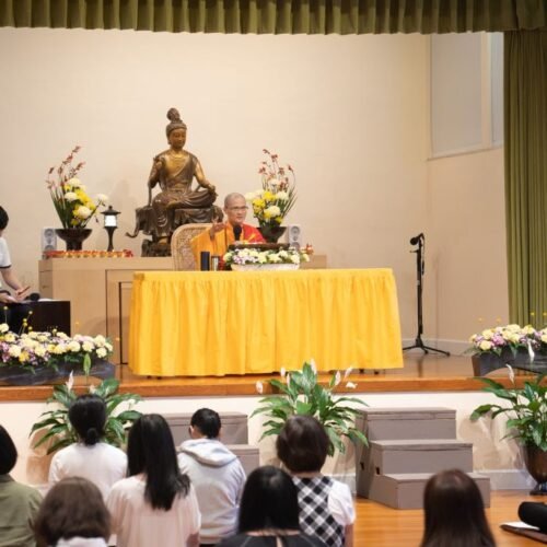 舊金山道場雙語皈依大典 方丈和尚果暉法師親授三皈五戒